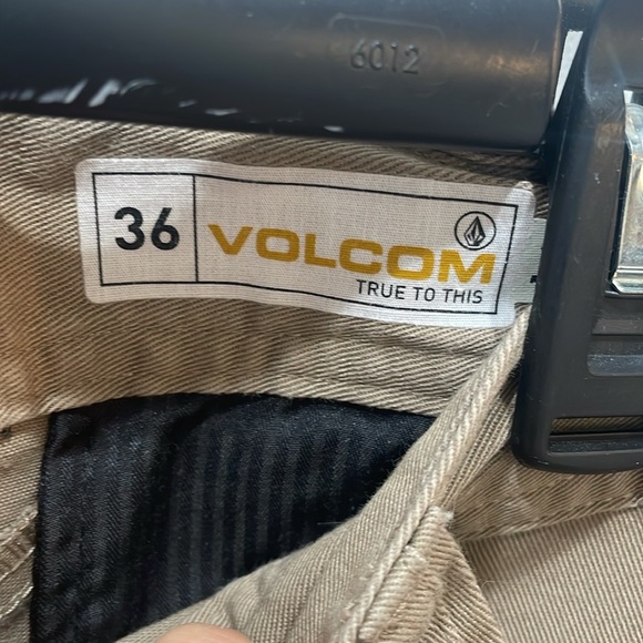 Volcom khaki shorts - Picture 2 of 4